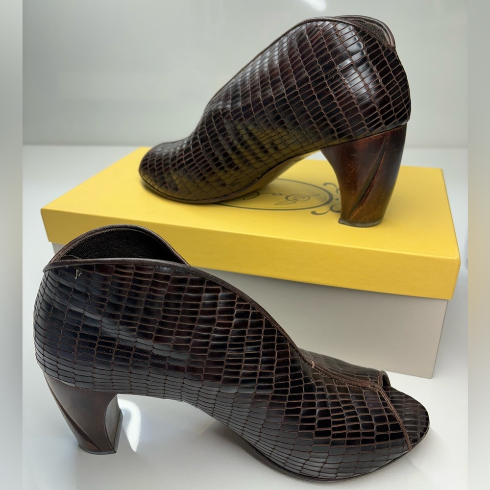 Salpy Hand Made Geneva Brown Scale Shoes Size 8